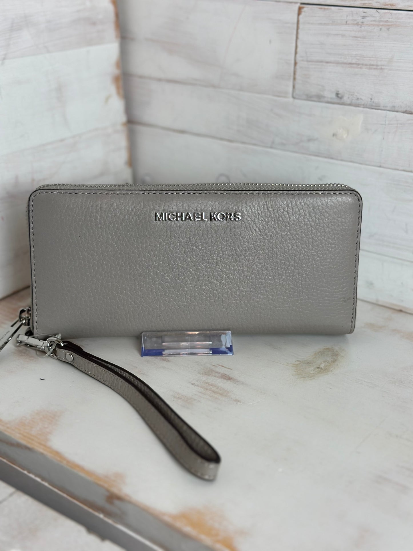 Michael Kors Pebbled Leather Continental Wristlet in Gray