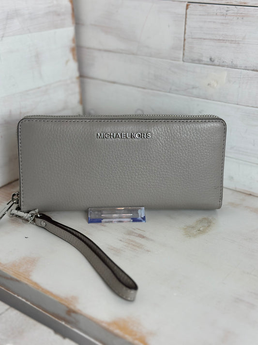 Michael Kors Pebbled Leather Continental Wristlet in Gray