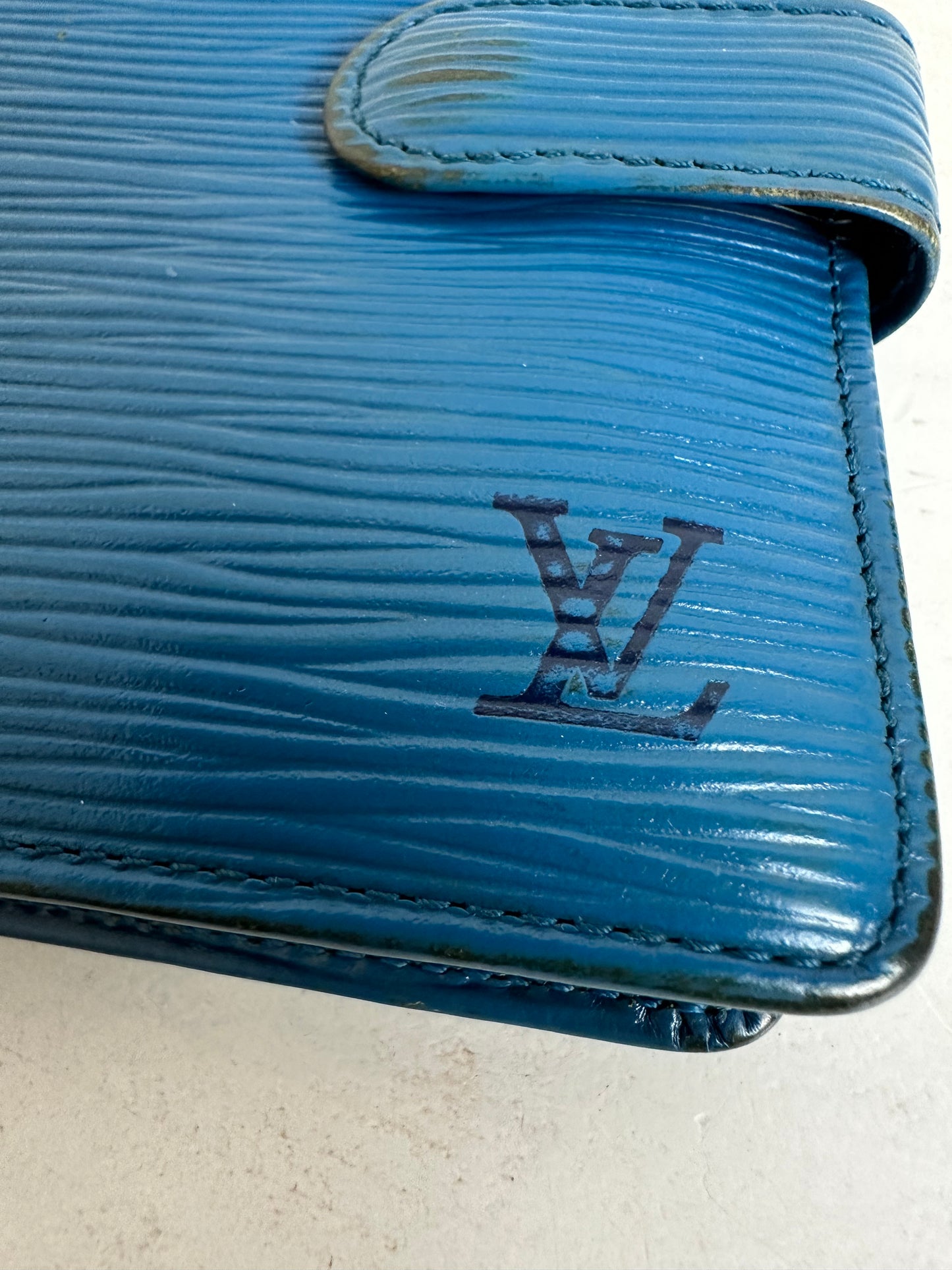 Louis Vuitton VINTAGE Blue Epi Bifold