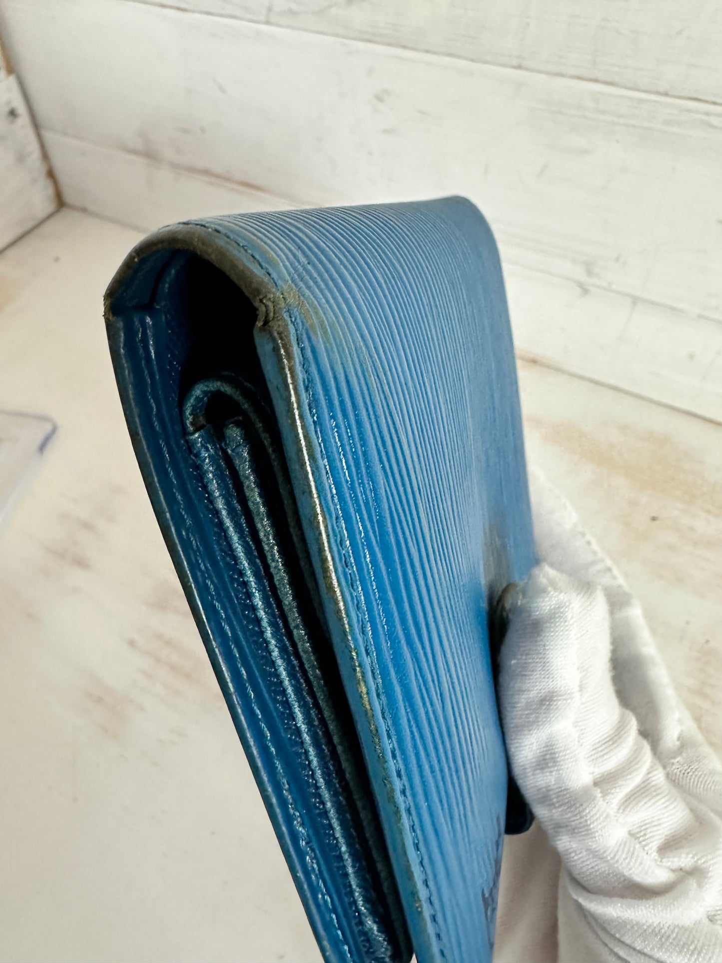Louis Vuitton VINTAGE Blue Epi Bifold