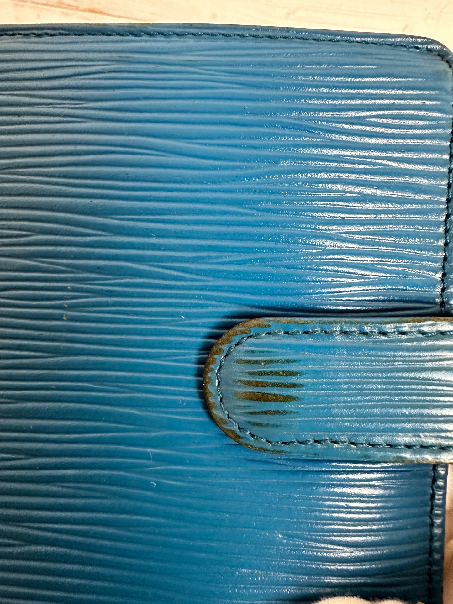 Louis Vuitton VINTAGE Blue Epi Bifold