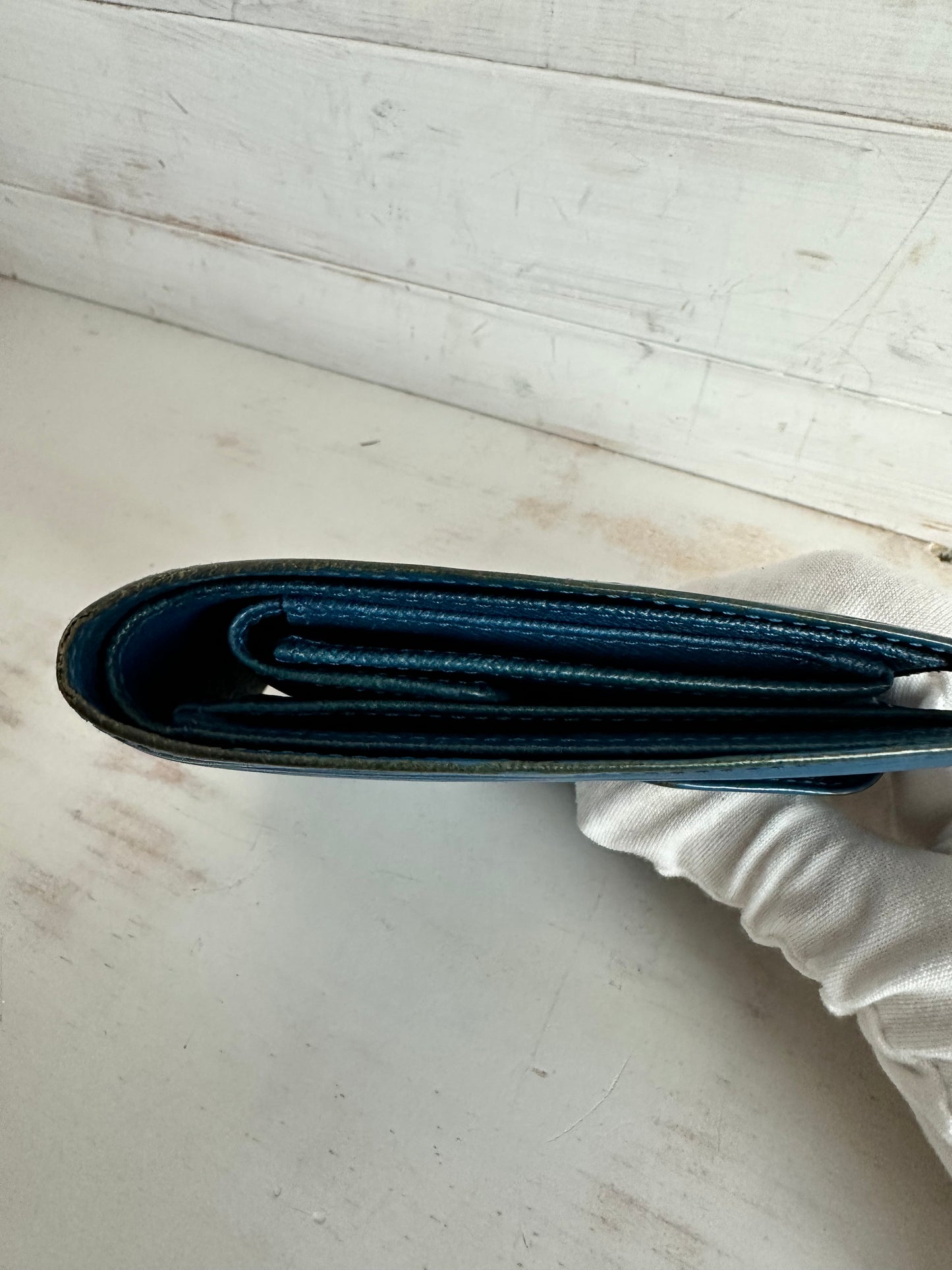 Louis Vuitton VINTAGE Blue Epi Bifold