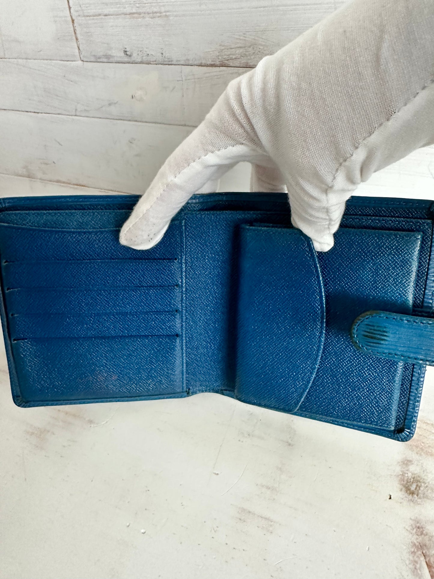 Louis Vuitton VINTAGE Blue Epi Bifold