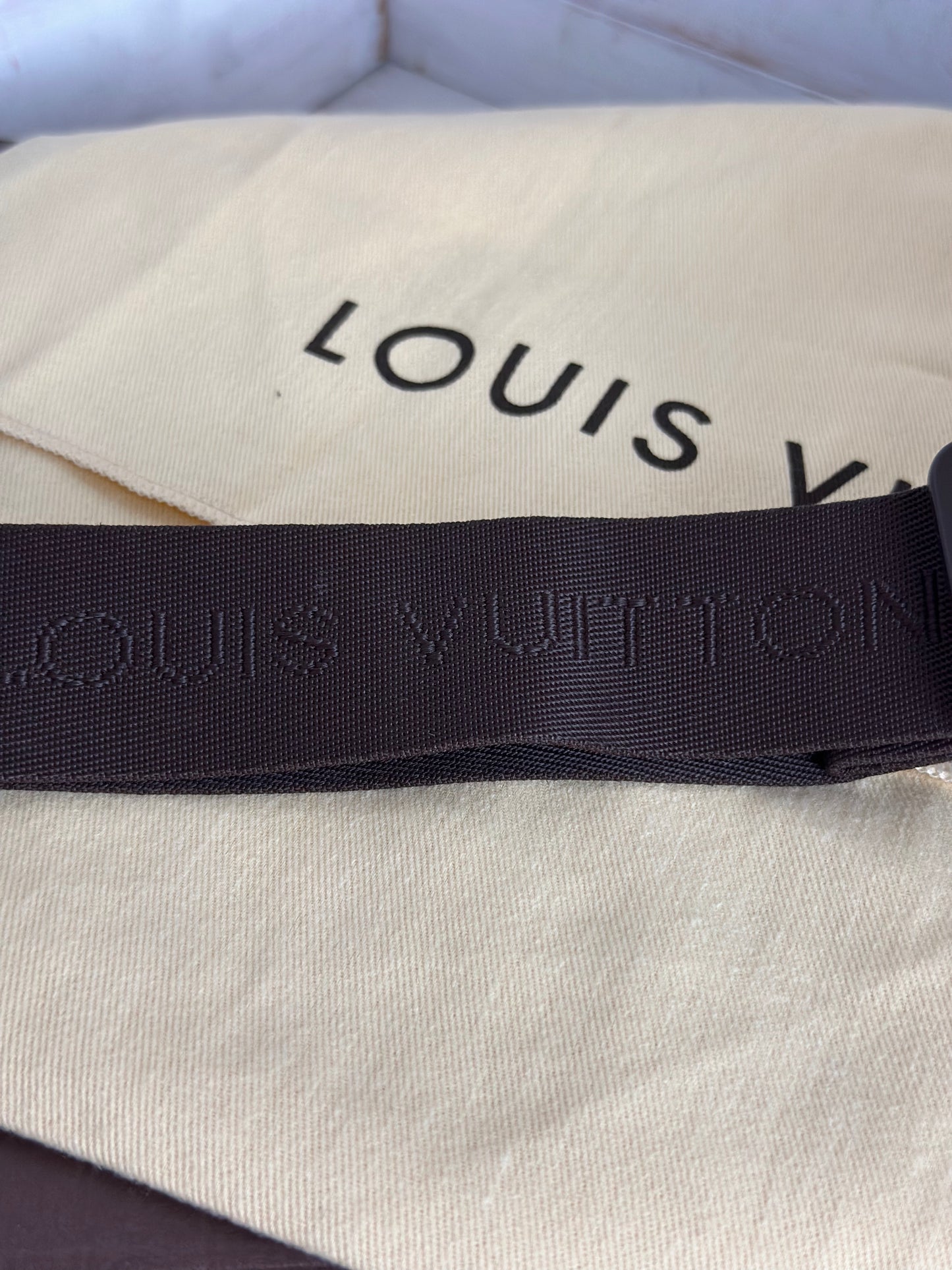 Louis Vuitton Damier Ebene Melville Bumbag