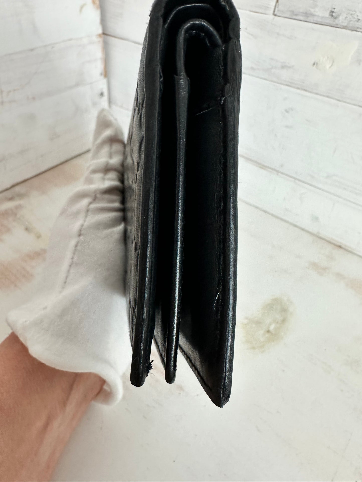 Gucci GG Logo Black Calfskin Leather Trifold