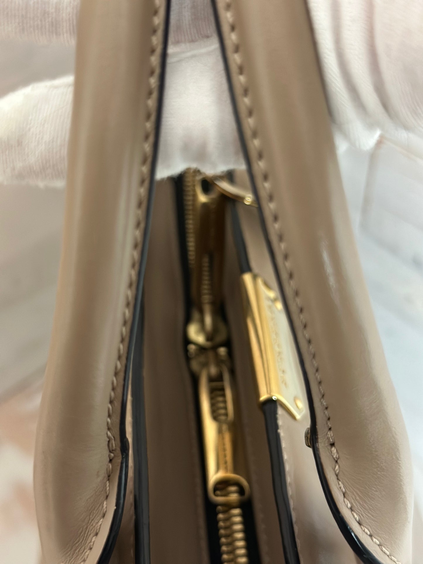 Burberry Clifton Medium Honey Matte