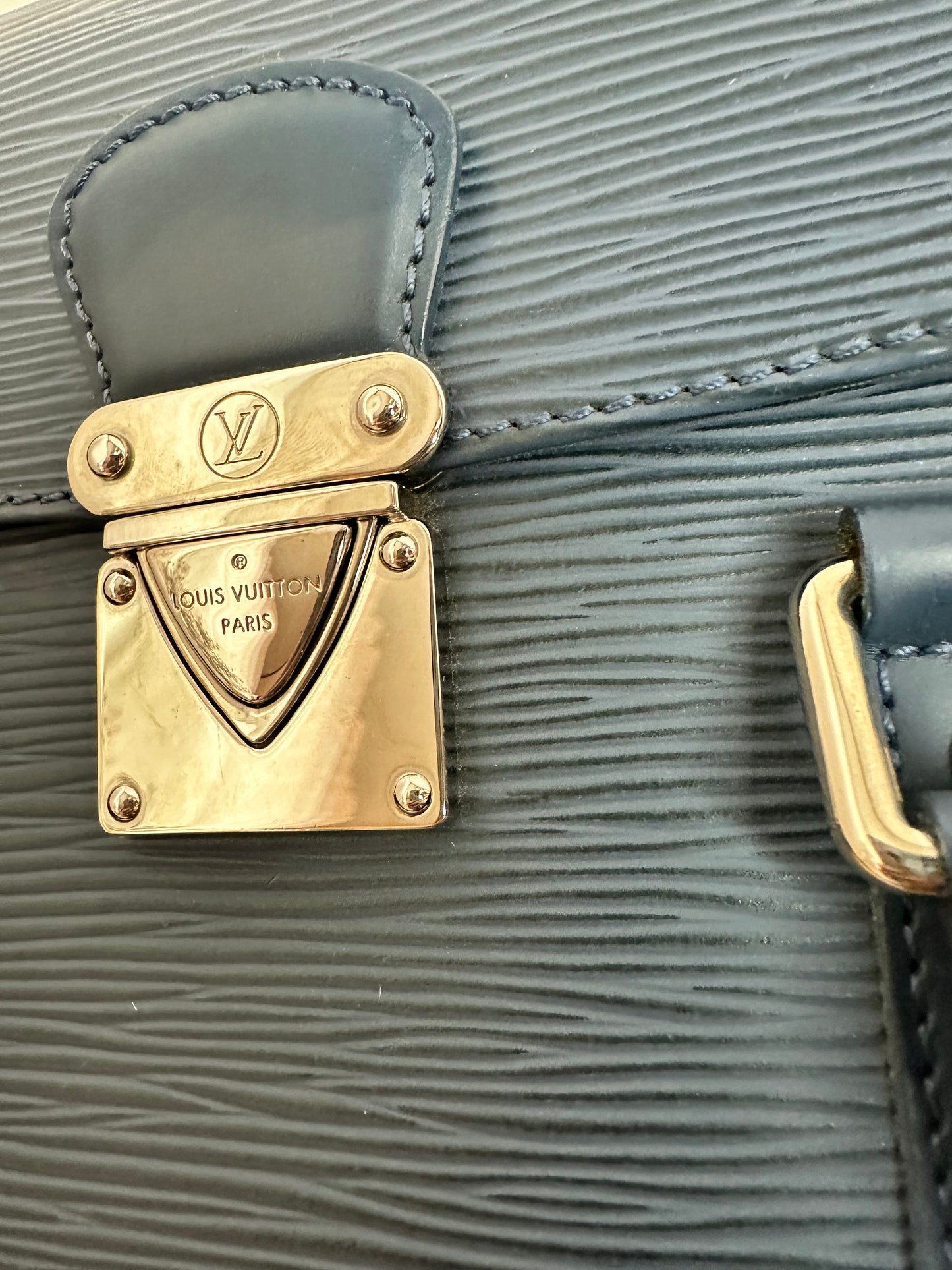 Louis Vuitton Rare Collectible Segur PM Myrtille Blue Epi Leather Handbag