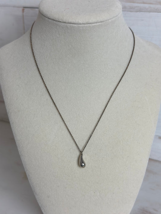Tiffany & Co. Elsa Peretti 925 Sterling Silver Teardrop Necklace