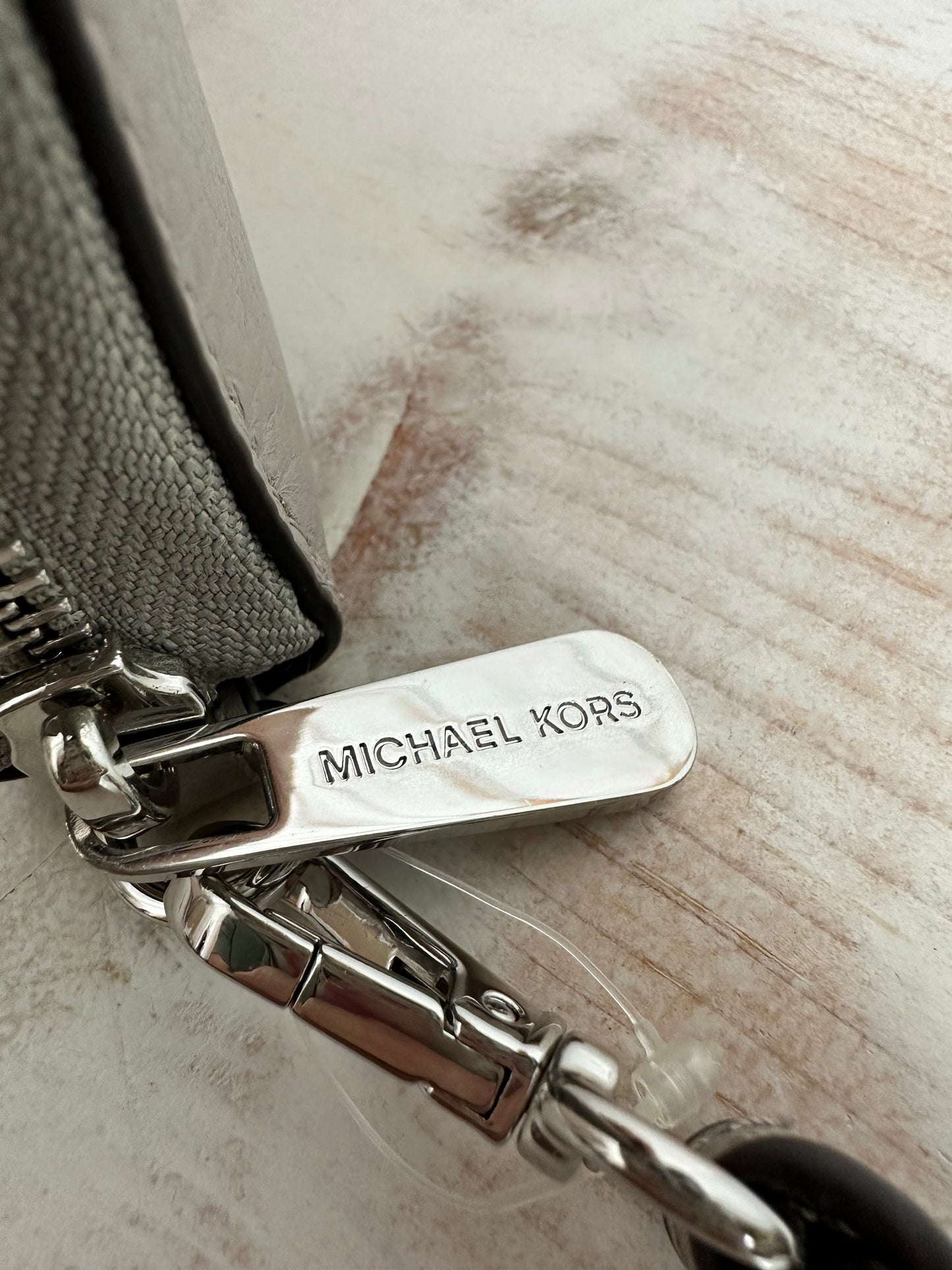 Michael Kors Pebbled Leather Continental Wristlet in Gray