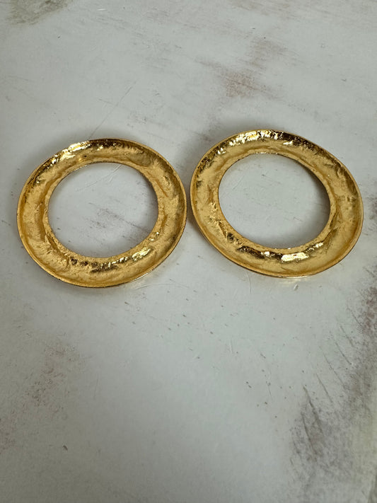 Chanel 1980’s 24k gold plated Door Knocker Quilted Hoop - Clip On