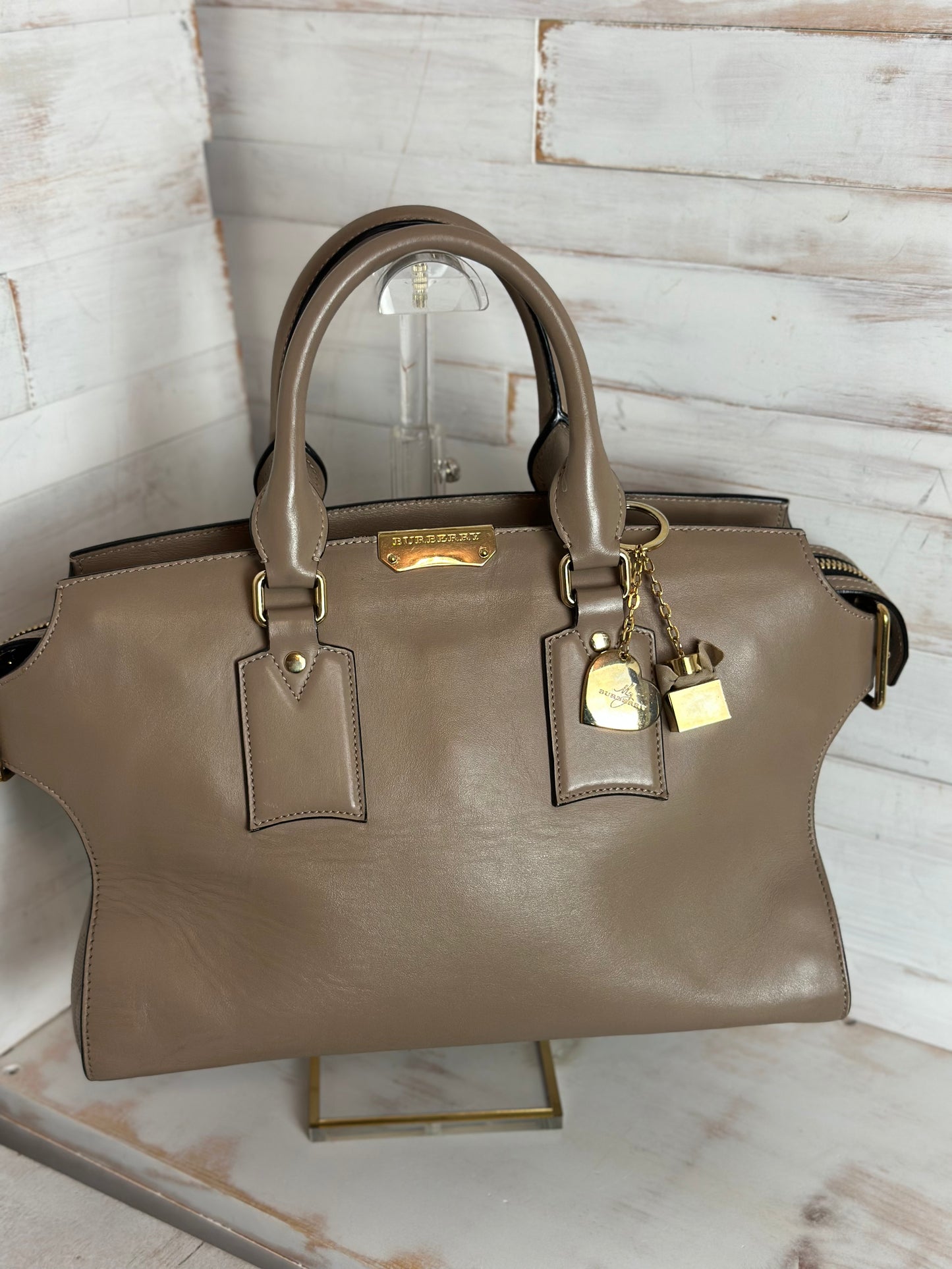 Burberry Clifton Medium Honey Matte