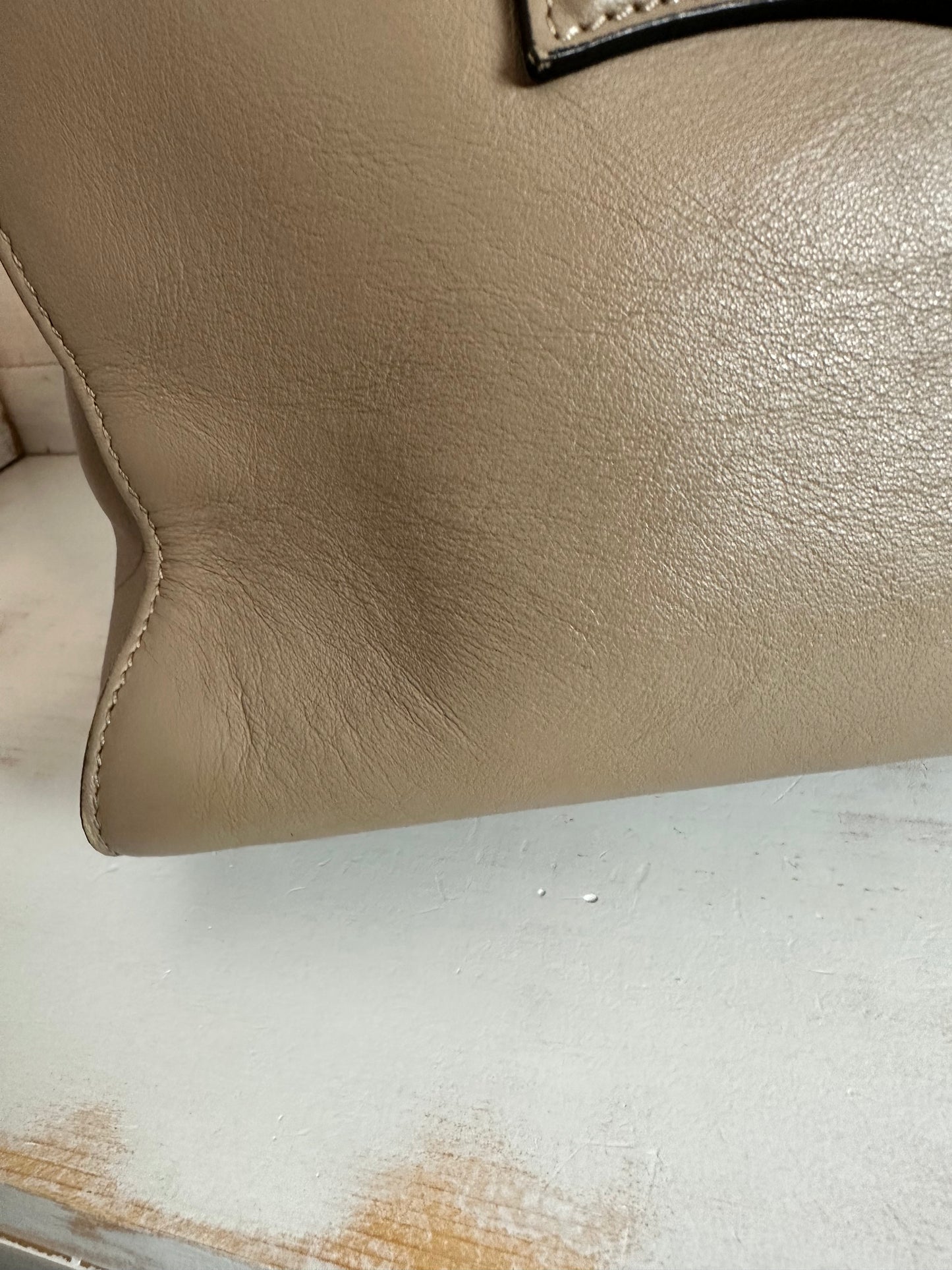 Burberry Clifton Medium Honey Matte