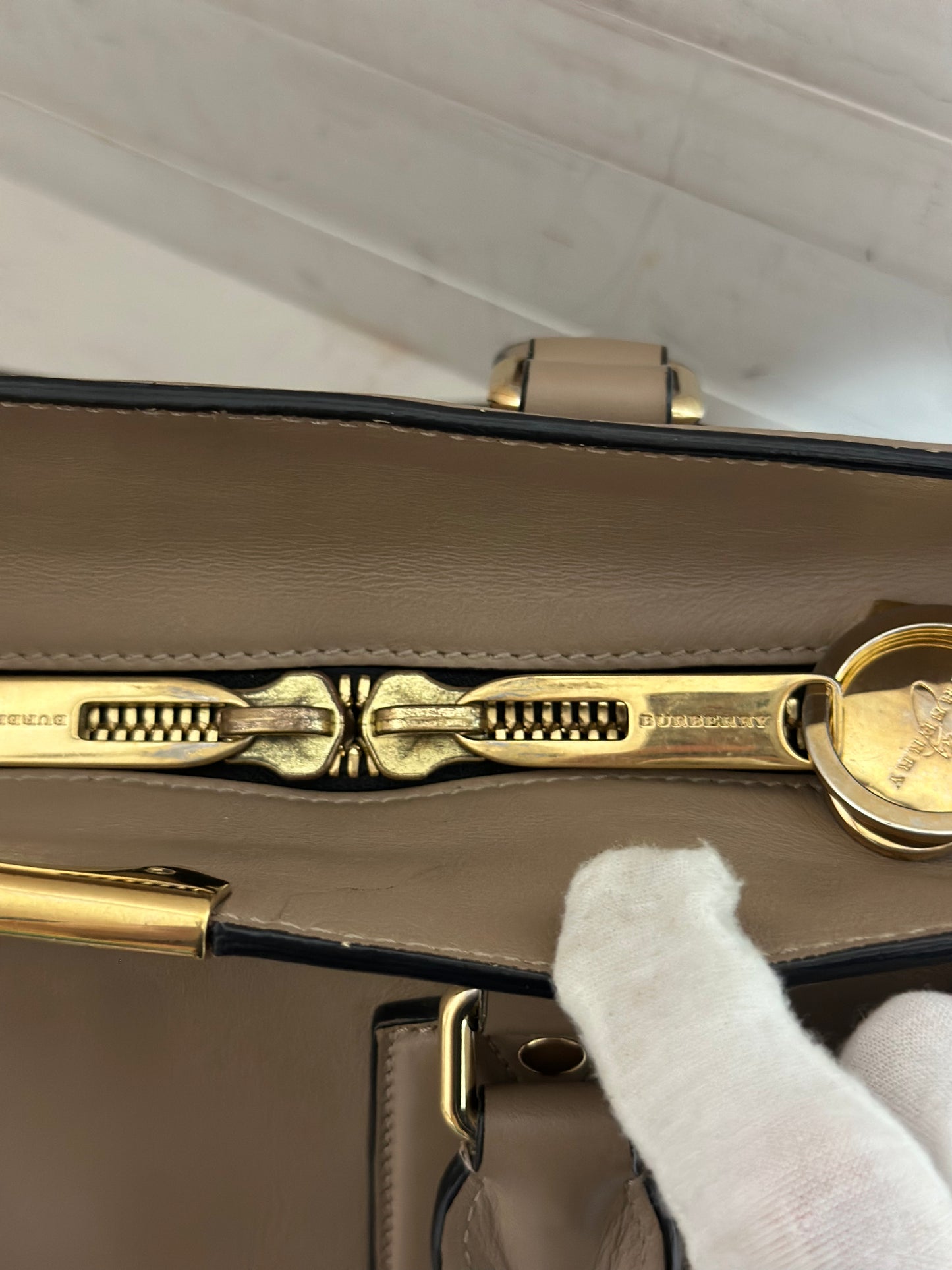 Burberry Clifton Medium Honey Matte