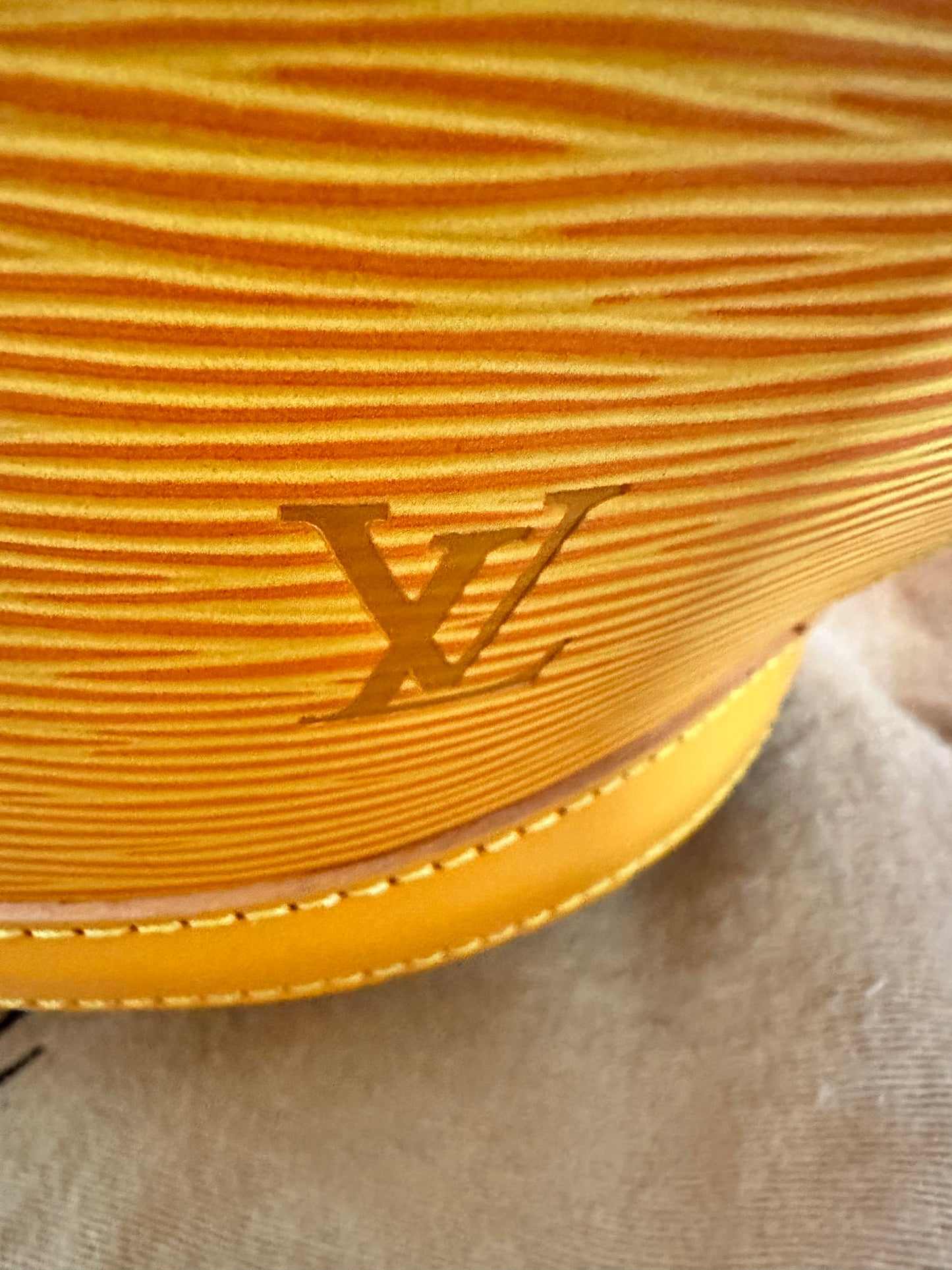 Louis Vuitton VINTAGE Yellow Epi St. Jacques GM