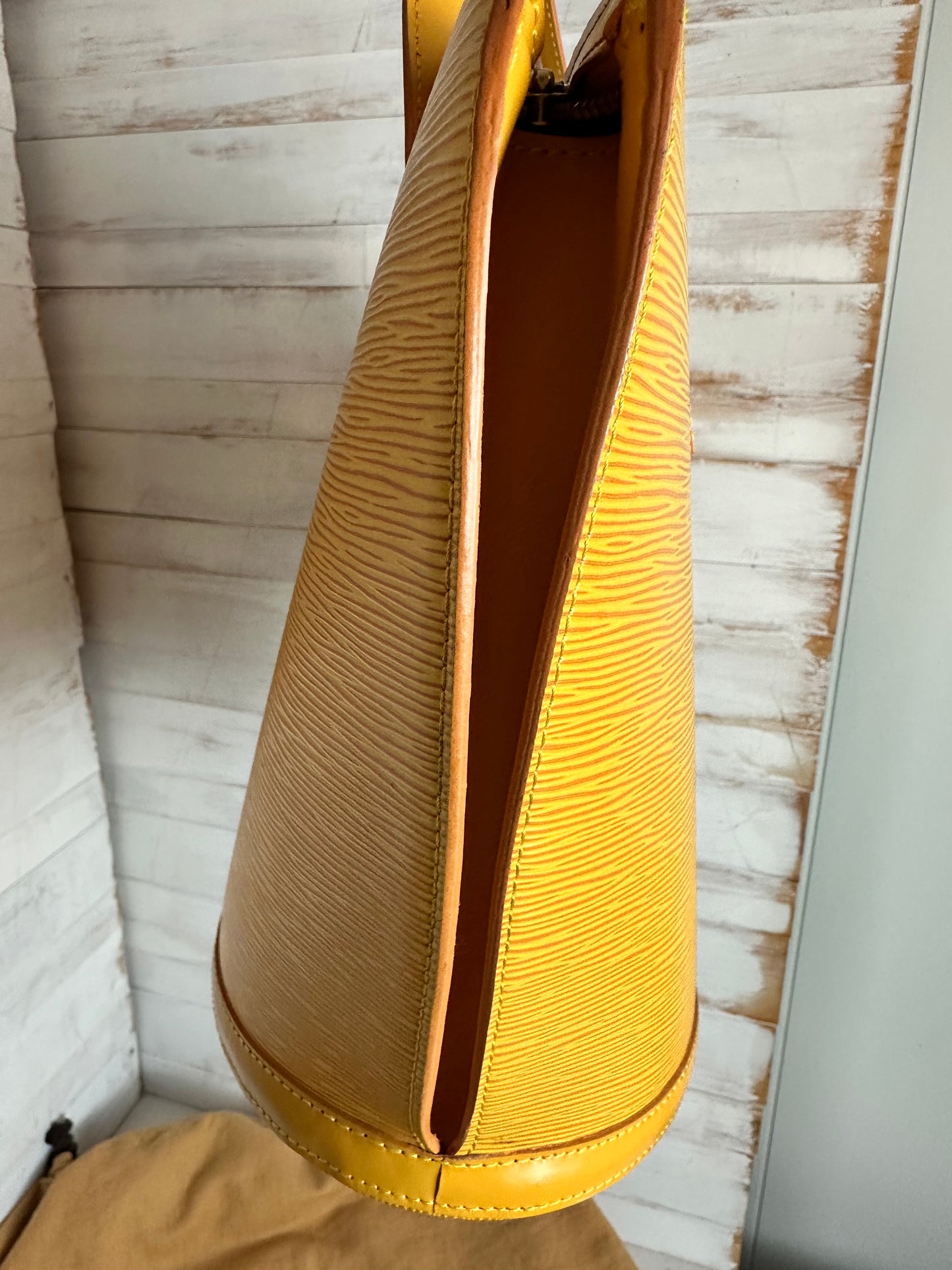 Louis Vuitton VINTAGE Yellow Epi St. Jacques GM