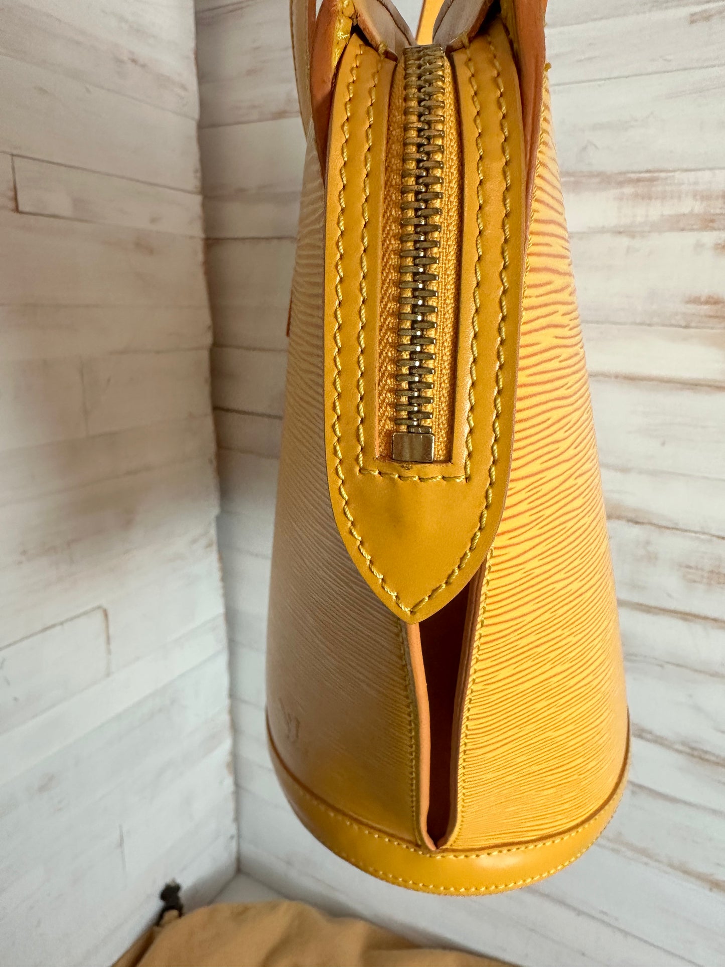 Louis Vuitton VINTAGE Yellow Epi St. Jacques GM