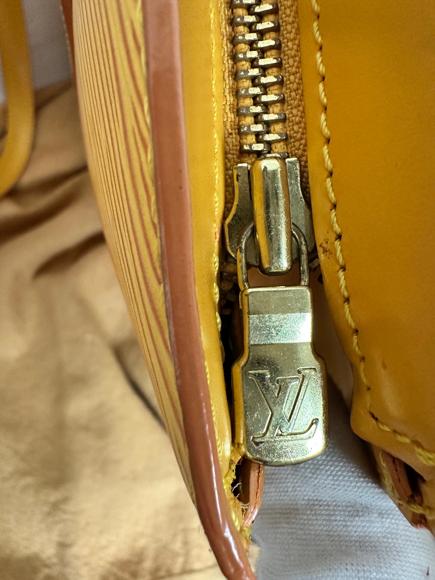 Louis Vuitton VINTAGE Yellow Epi St. Jacques GM