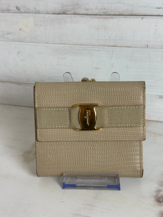 Salvatore Ferragamo Small Wallet with Kisslock/Nude