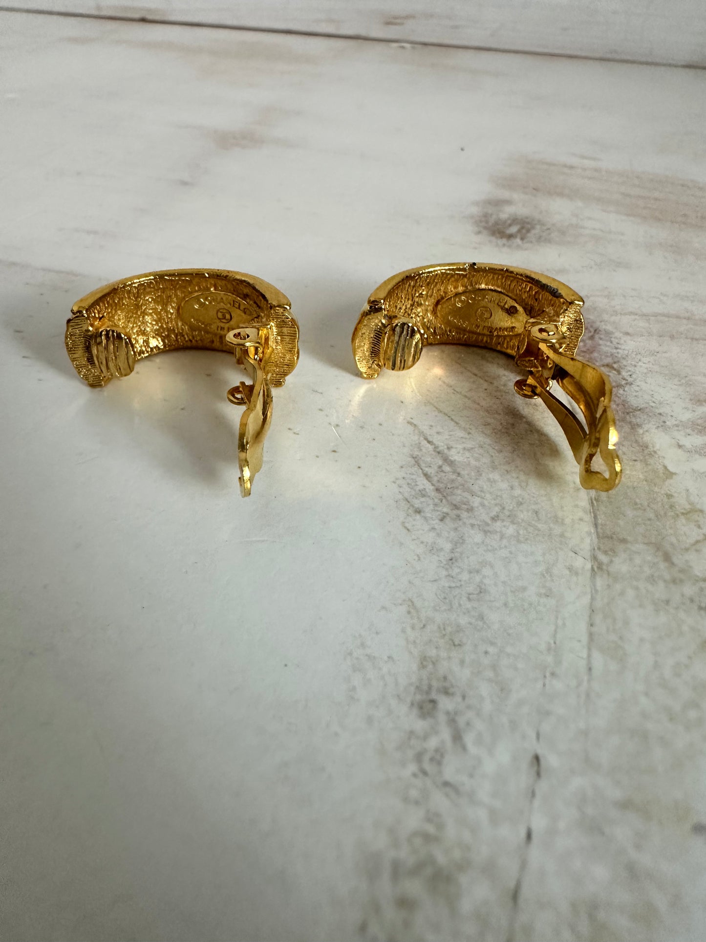 Chanel 1980’s 24k gold plated Door Knocker Quilted Hoop - Clip On