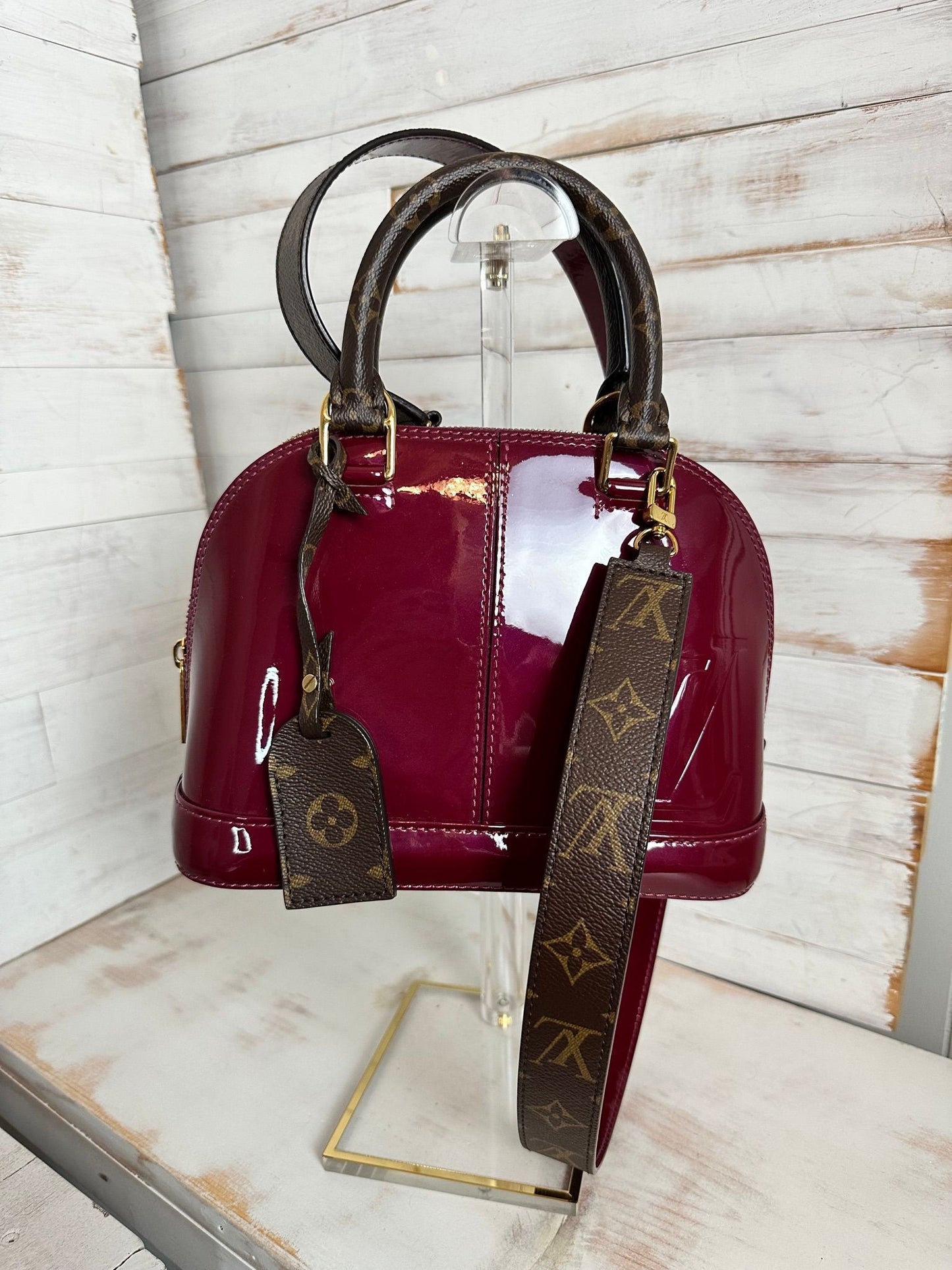 Louis Vuitton Vernis Monogram Alma BB Magenta