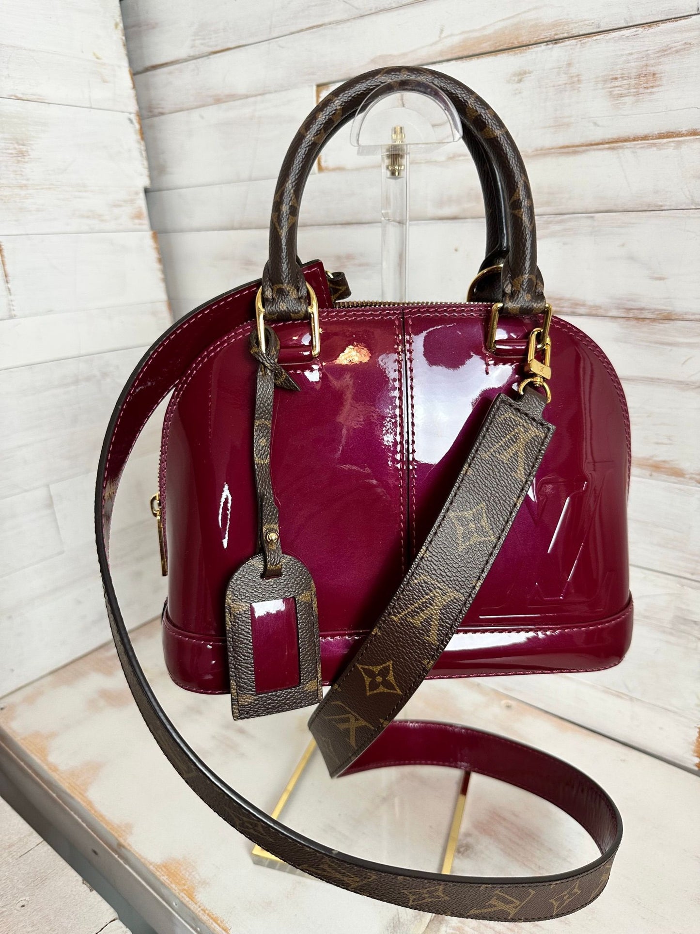 Louis Vuitton Vernis Monogram Alma BB Magenta